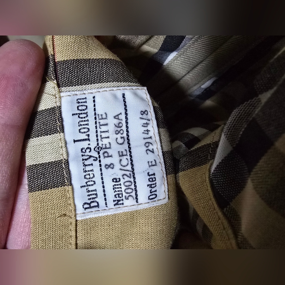 Vintage Burberry Classic Beige Trench Coat, With Removable Wool Liner - Picture 11 of 16